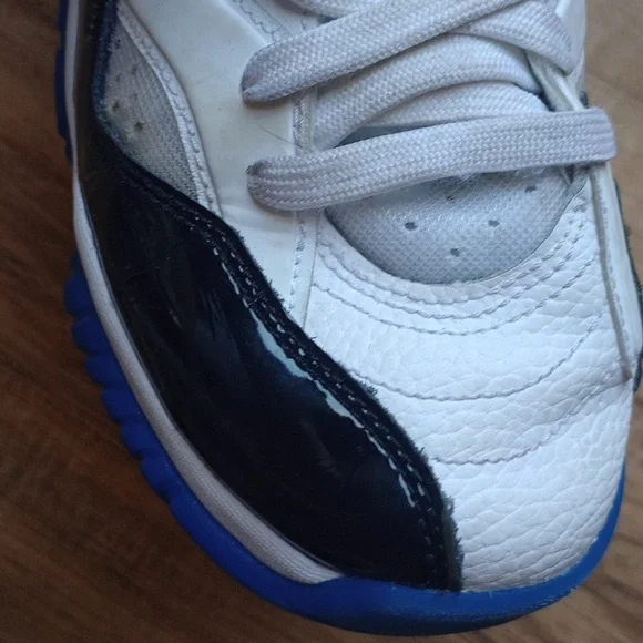Air Jordan White and Blue Retro Concord Basketball Sneakers Size 5Y